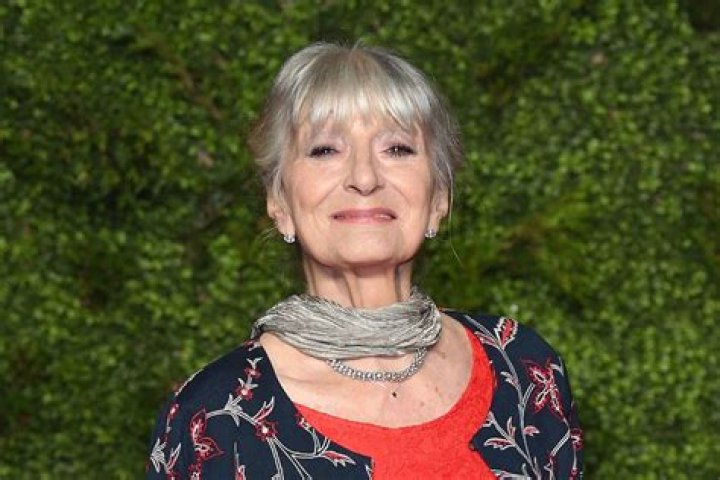 Jane Lapotaire